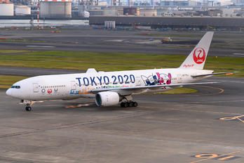 JA773J - JAL - Japan Airlines Boeing 777-200