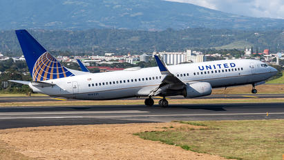 N14231 - United Airlines Boeing 737-800