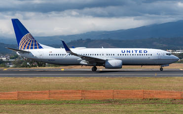 N79541 - United Airlines Boeing 737-800