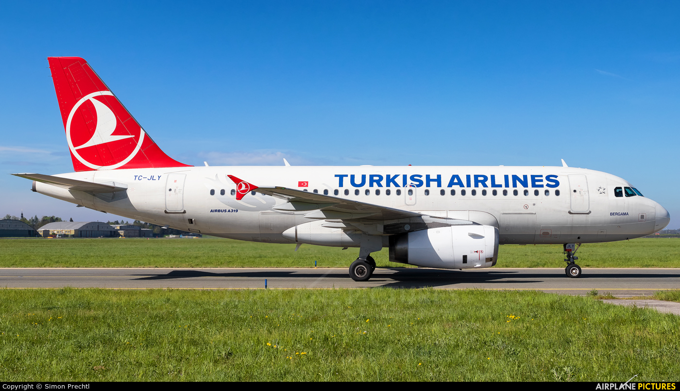 Turkish Airlines TC-JLY aircraft at Linz
