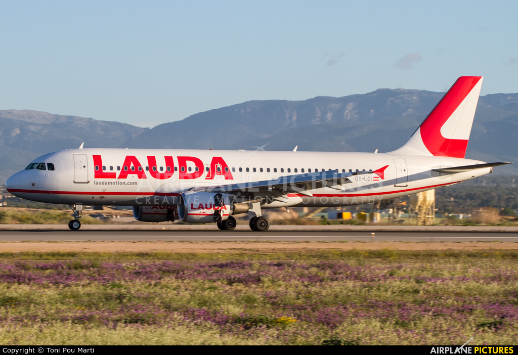 LaudaMotion OE-LOI aircraft at Palma de Mallorca