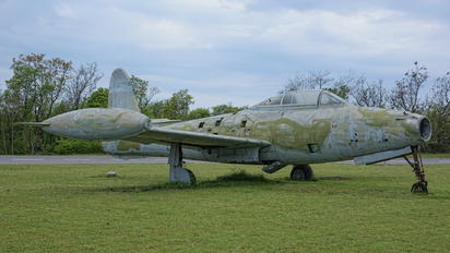 10676 - Yugoslavia - Air Force Republic F-84G Thunderjet