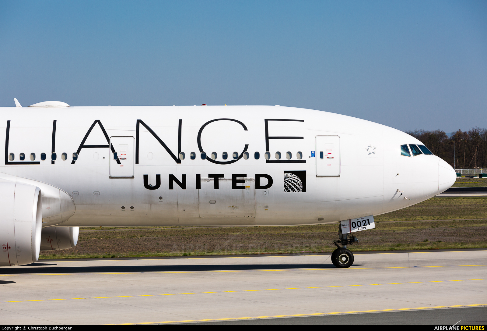 United Airlines N76021 aircraft at Frankfurt