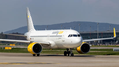 EC-NAE - Vueling Airlines Airbus A320 NEO
