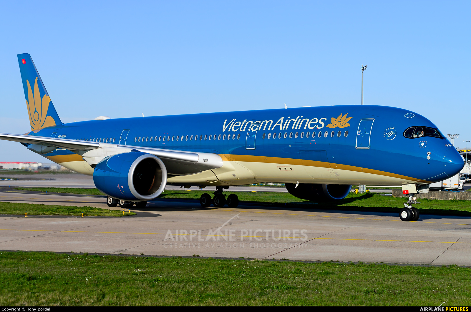 Vietnam Airlines VN-A896 aircraft at Paris - Orly