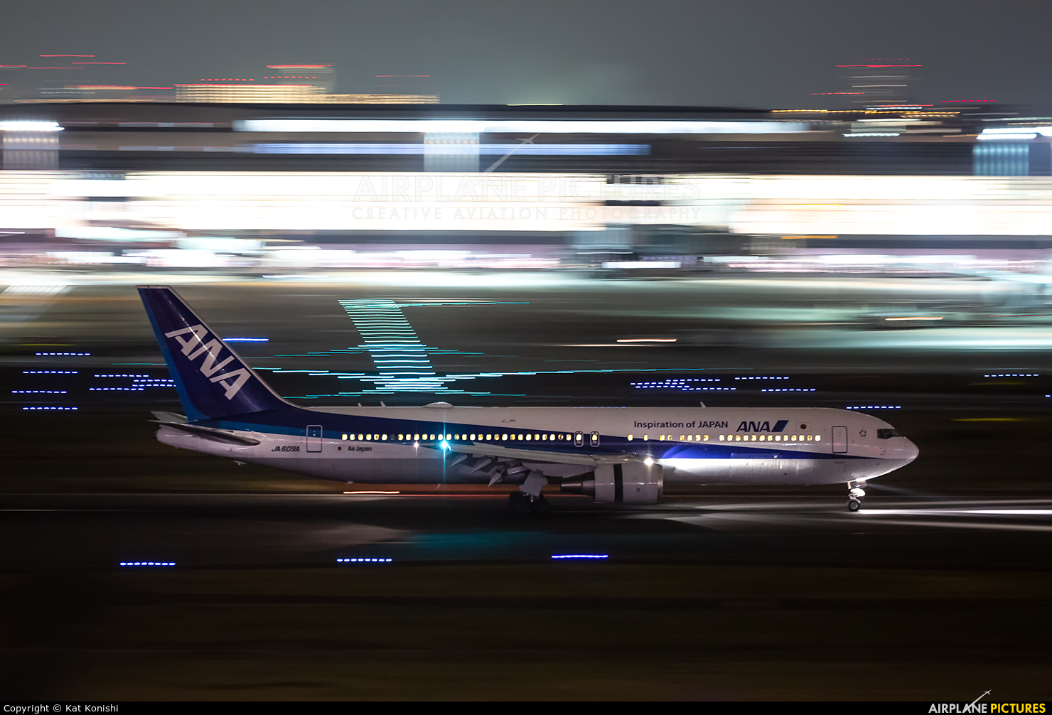 ANA - All Nippon Airways JA609A aircraft at Tokyo - Haneda Intl