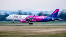 HA-LYX - Wizz Air Airbus A320 aircraft