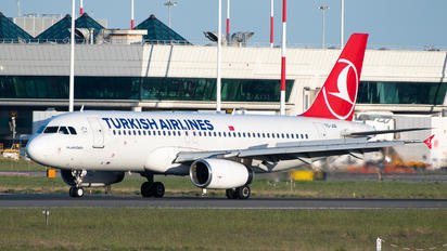 TC-JUK - Turkish Airlines Airbus A320