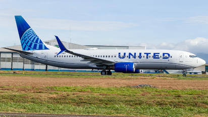 N37267 - United Airlines Boeing 737-800
