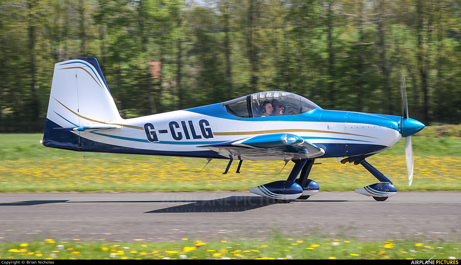 Private G-CILG aircraft at Welshpool