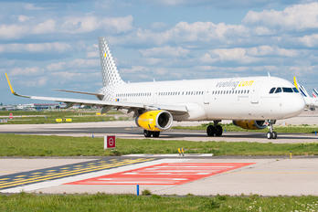 EC-MHB - Vueling Airlines Airbus A321