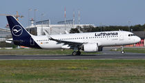 Lufthansa D-AINR image