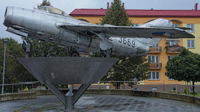 3669 - Czechoslovak - Air Force Mikoyan-Gurevich MiG-15