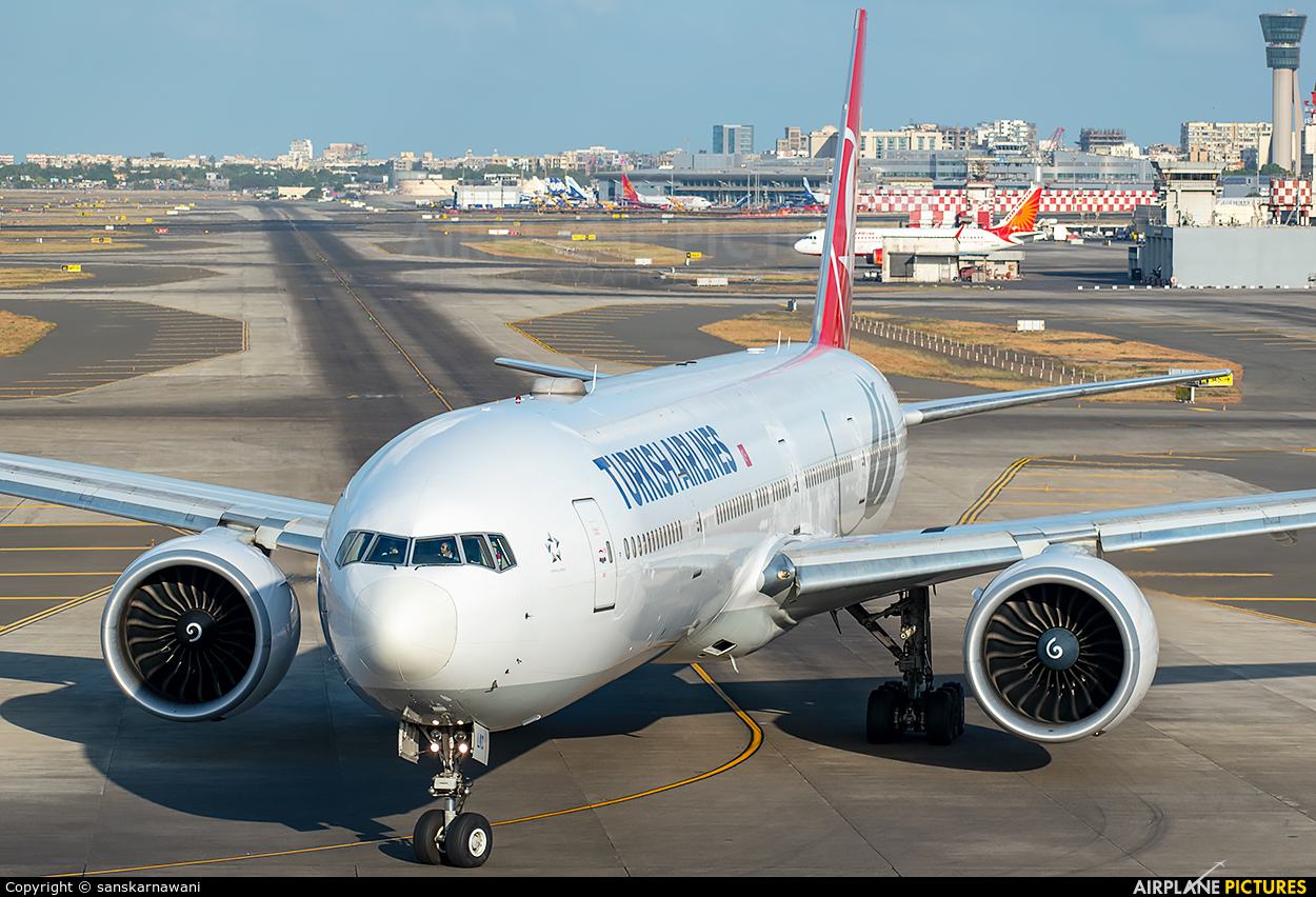 Turkish Airlines TC-LKC aircraft at Mumbai - Chhatrapati Shivaji Intl