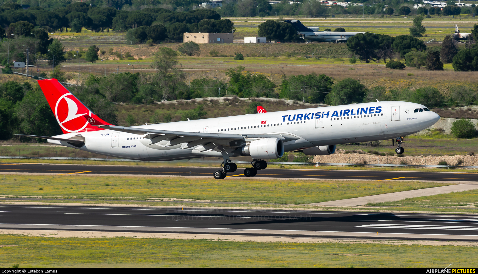 Turkish Airlines TC-JOM aircraft at Madrid - Barajas