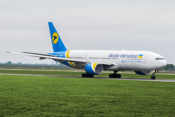 UR-GOC - Ukraine International Airlines Boeing 777-200ER