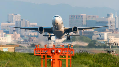 JA712A - ANA - All Nippon Airways Boeing 777-200