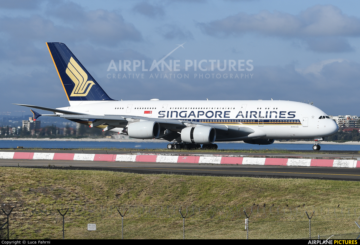 Singapore Airlines 9V-SKU aircraft at Sydney - Kingsford Smith Intl, NSW