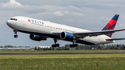 N172DZ - Delta Air Lines Boeing 767-300