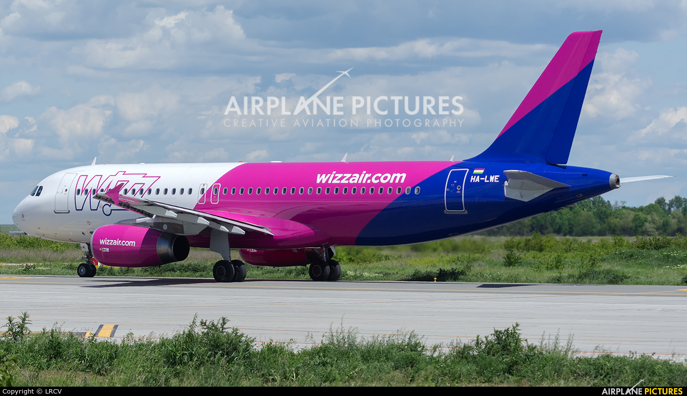 Wizz Air HA-LWE aircraft at Craiova