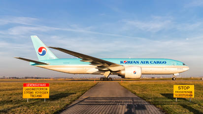HL8045 - Korean Air Cargo Boeing 777F