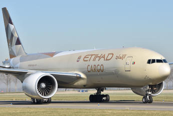 A6-DDE - Etihad Cargo Boeing 777F