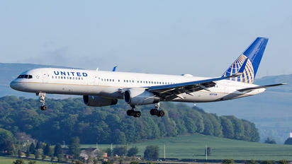 N17128 - Continental Airlines Boeing 757-200