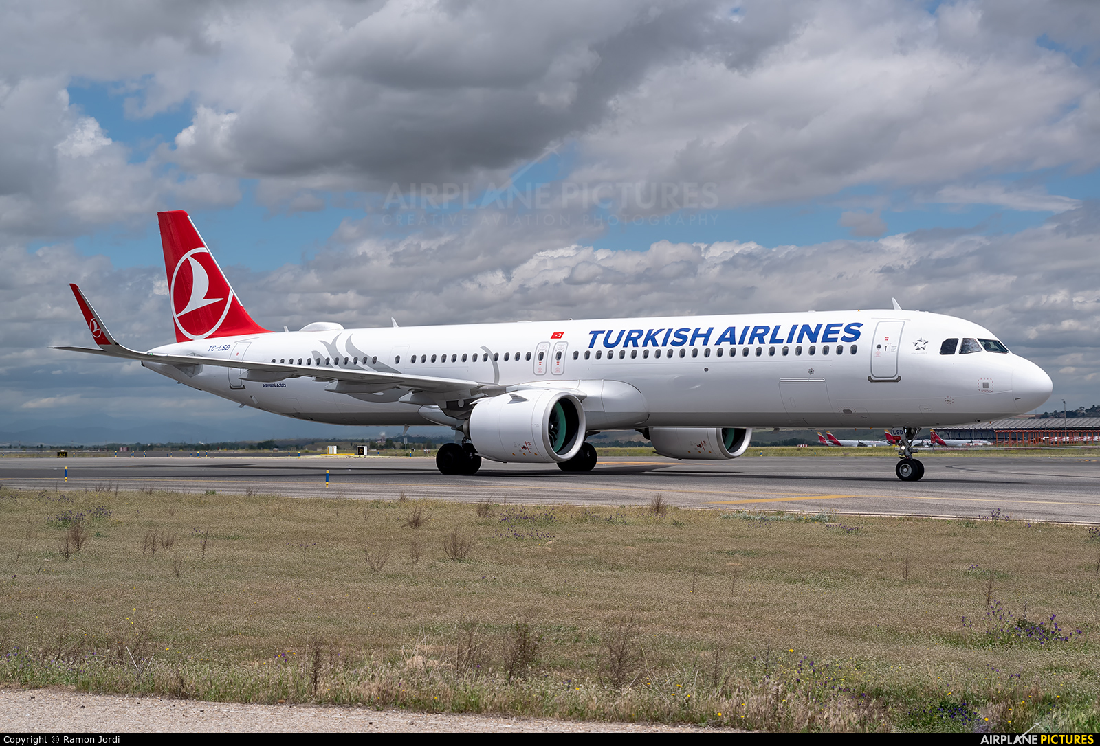 Turkish Airlines TC-LSD aircraft at Madrid - Barajas