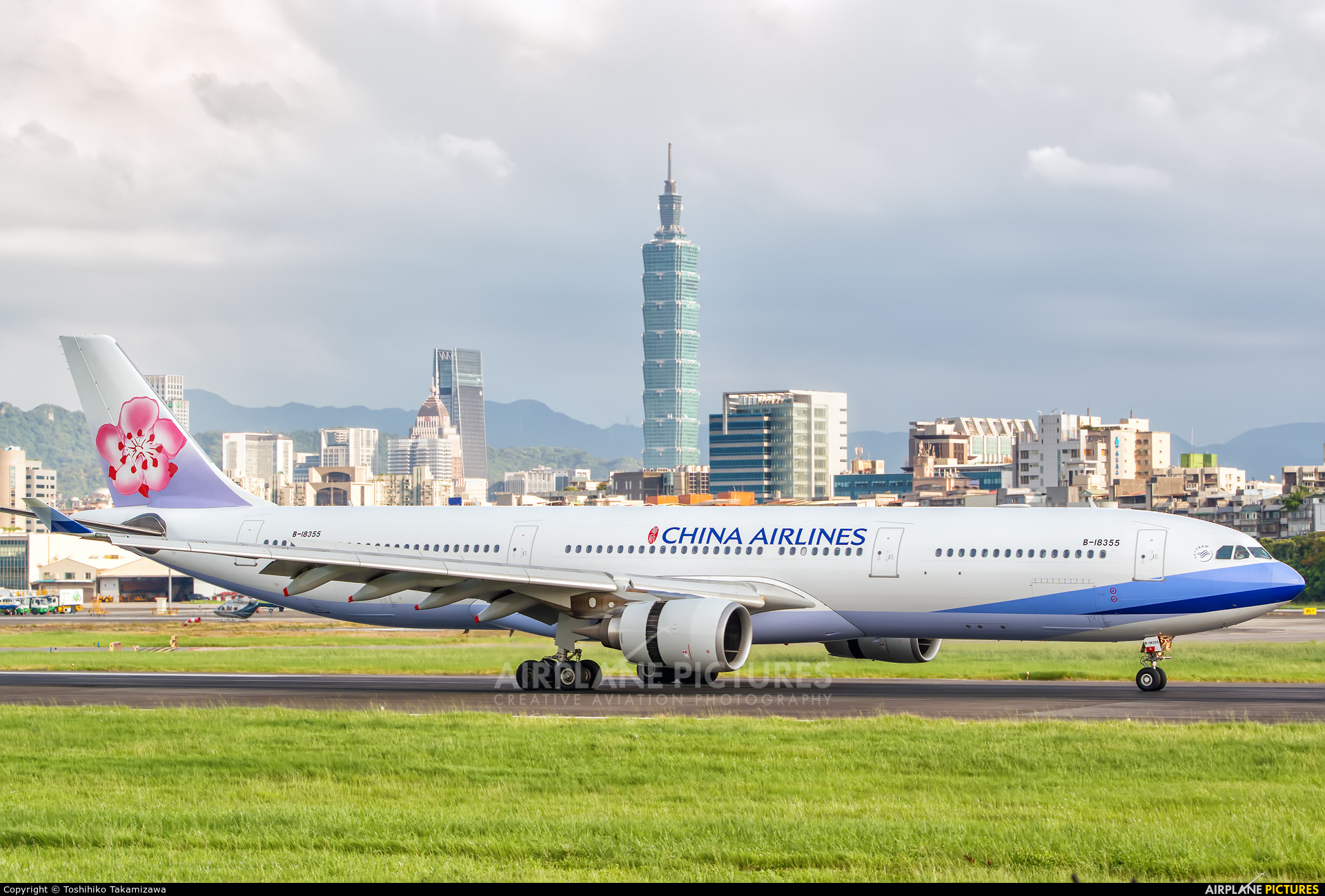 China Airlines B-18355 aircraft at Taipei Sung Shan/Songshan Airport
