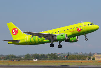 VP-BTT - S7 Airlines Airbus A319