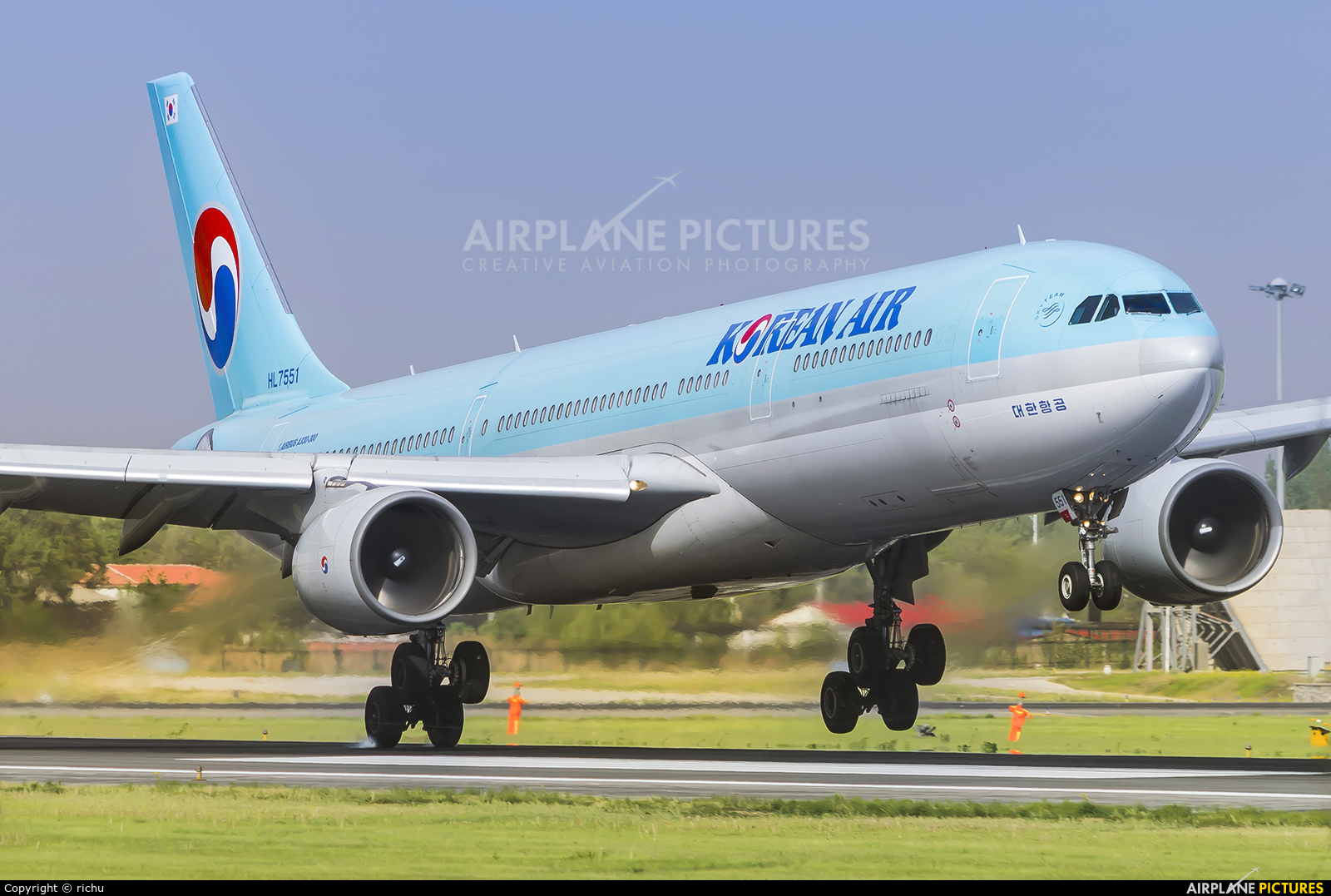 Korean Air HL7551 aircraft at Shenyang-Taoxian
