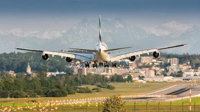 A6-EEV - Emirates Airlines Airbus A380