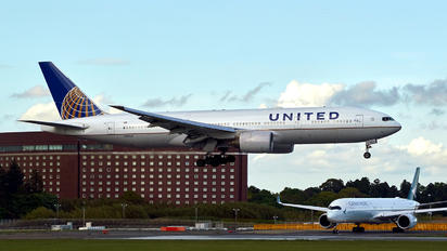N222UA - United Airlines Boeing 777-200ER