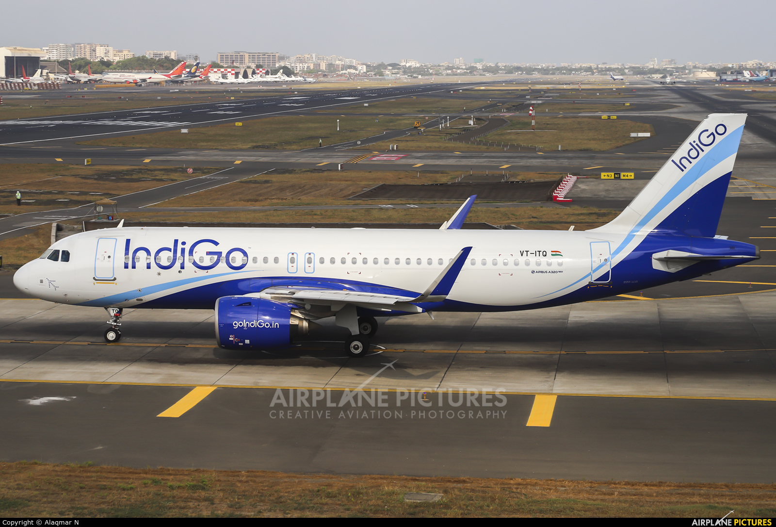 IndiGo VT-ITQ aircraft at Mumbai - Chhatrapati Shivaji Intl