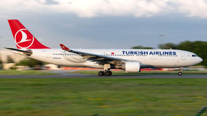 TC-LOH - Turkish Airlines Airbus A330-200