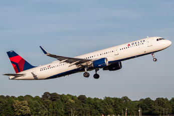 N353DN - Delta Air Lines Airbus A321