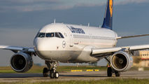 Lufthansa D-AIUZ image