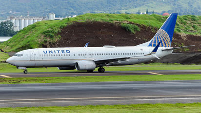 N37277 - United Airlines Boeing 737-800