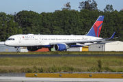 Delta Air Lines N6713Y image