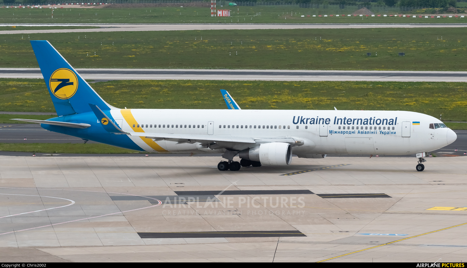 Ukraine International Airlines UR-GEC aircraft at Düsseldorf