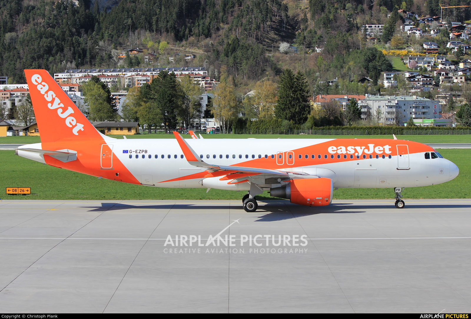 easyJet G-EZPB aircraft at Innsbruck