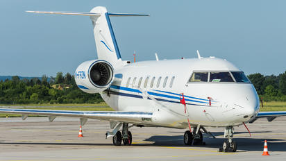 M-FRZN - Private Canadair CL-600 Challenger 605