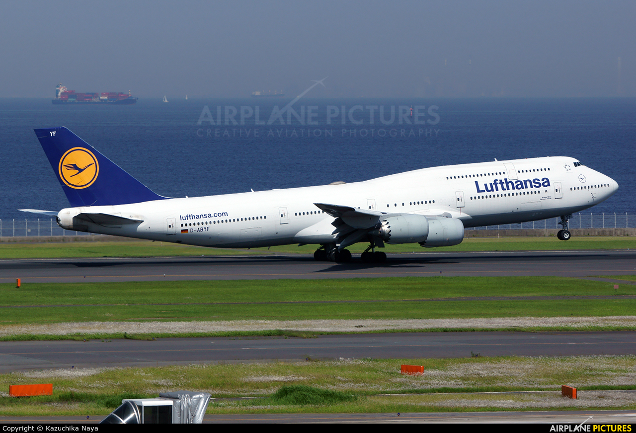 Lufthansa D-ABYF aircraft at Tokyo - Haneda Intl