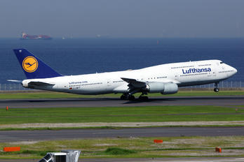 D-ABYF - Lufthansa Boeing 747-8