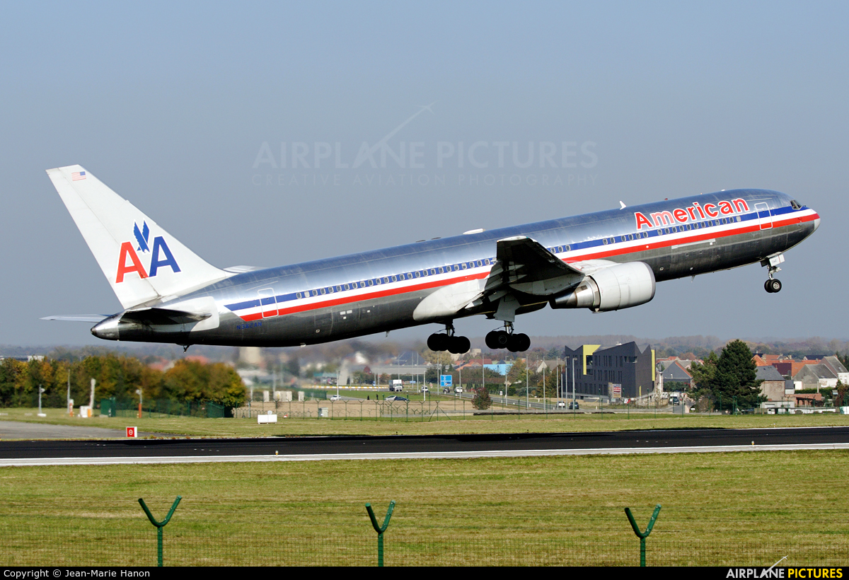 American Airlines N382AN aircraft at Brussels - Zaventem