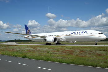 N17002 - United Airlines Boeing 787-10 Dreamliner