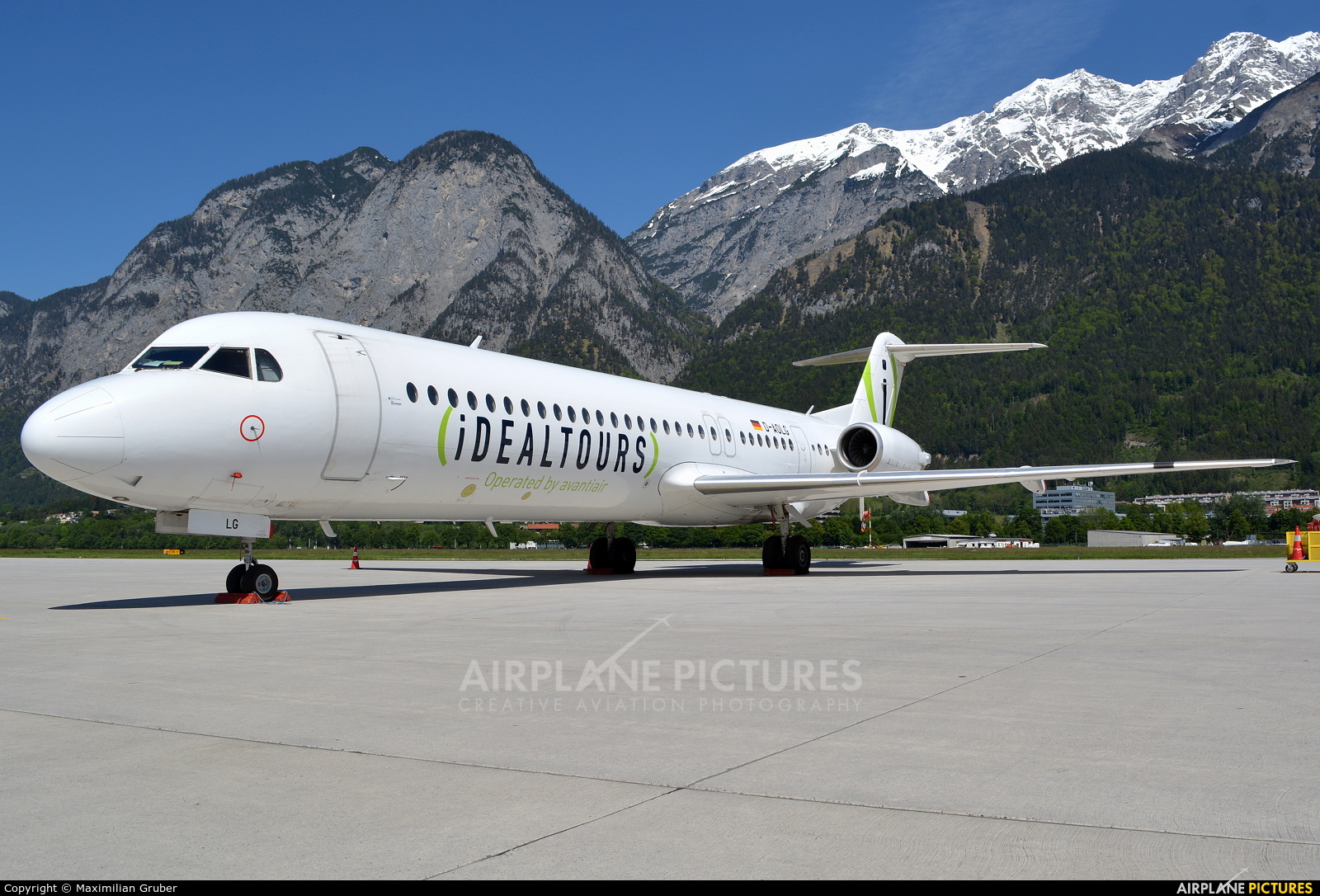 AvantiAir D-AOLG aircraft at Innsbruck