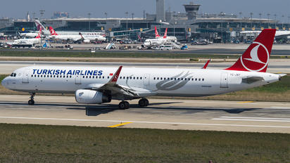 TC-JST - Turkish Airlines Airbus A321
