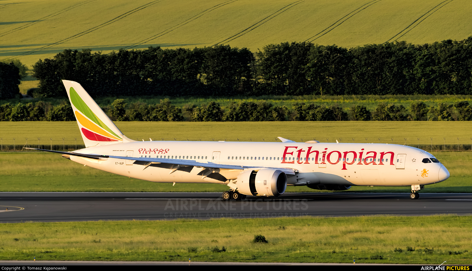 Ethiopian Airlines ET-AUP aircraft at Vienna - Schwechat