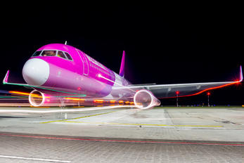 HA-LYC - Wizz Air Airbus A320
